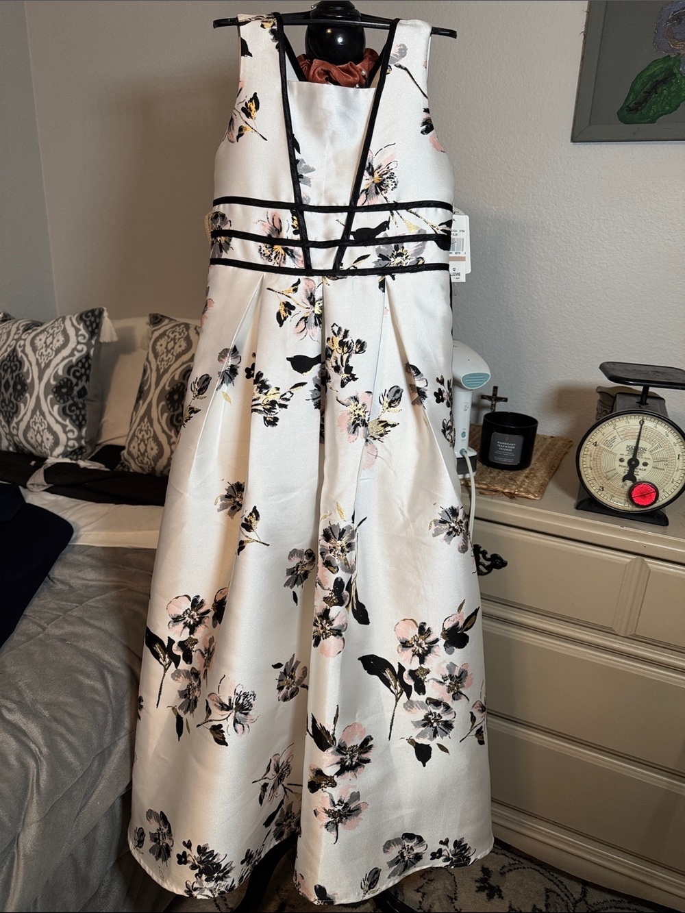 Speechless girls Ivory Floral A-Line formal ball gown w/Black Trim Sz 12 NWT